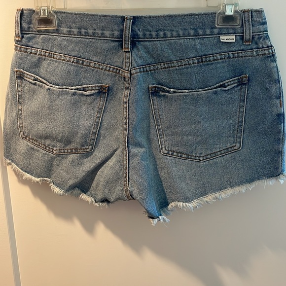 Billabong Jean shorts. NWT. Size 30 - Picture 2 of 3